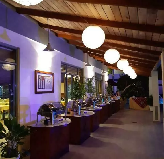 호텔 The Oasis Beach Resort