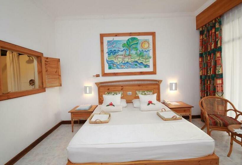 Отель The Oasis Beach Resort