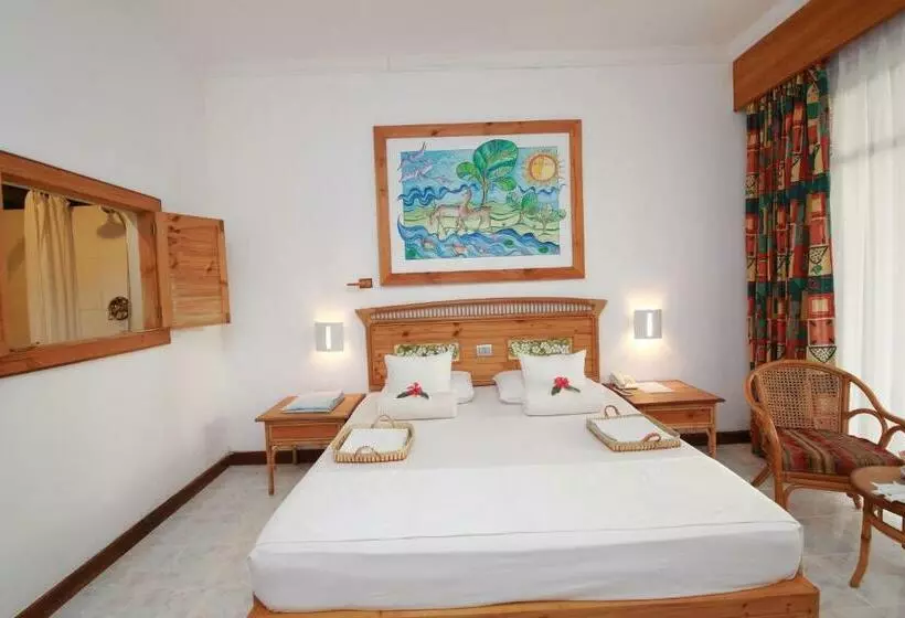 호텔 The Oasis Beach Resort