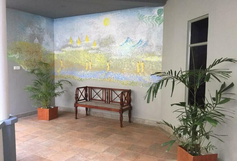 Отель The Oasis Beach Resort