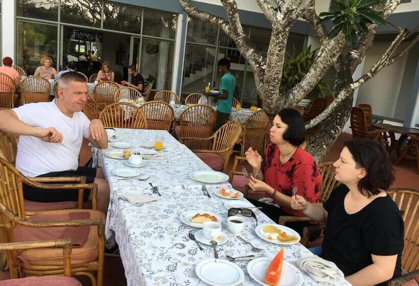 Отель The Oasis Beach Resort