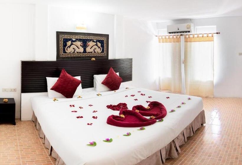 בית מלון כפרי The Palace Aonang Resort