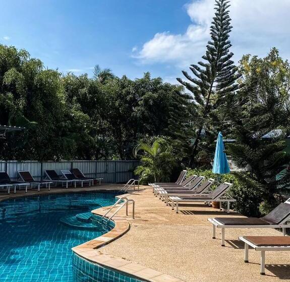 בית מלון כפרי The Palace Aonang Resort