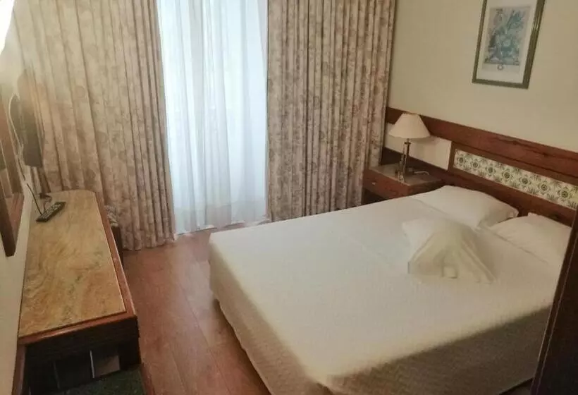 בית מלון כפרי Universal