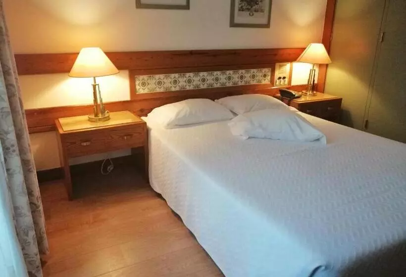 בית מלון כפרי Universal