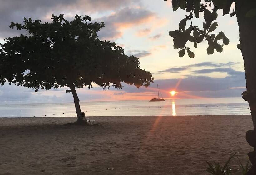 استراحتگاه Negril Beach Club