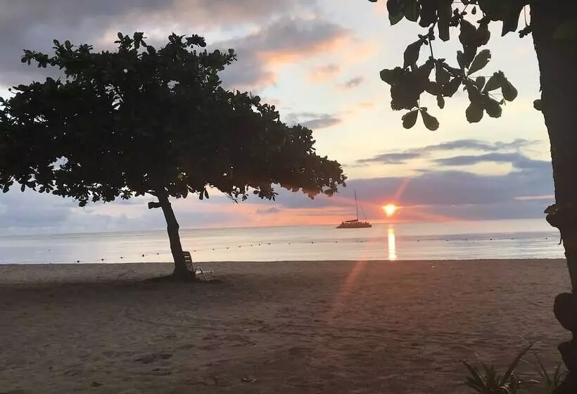 استراحتگاه Negril Beach Club