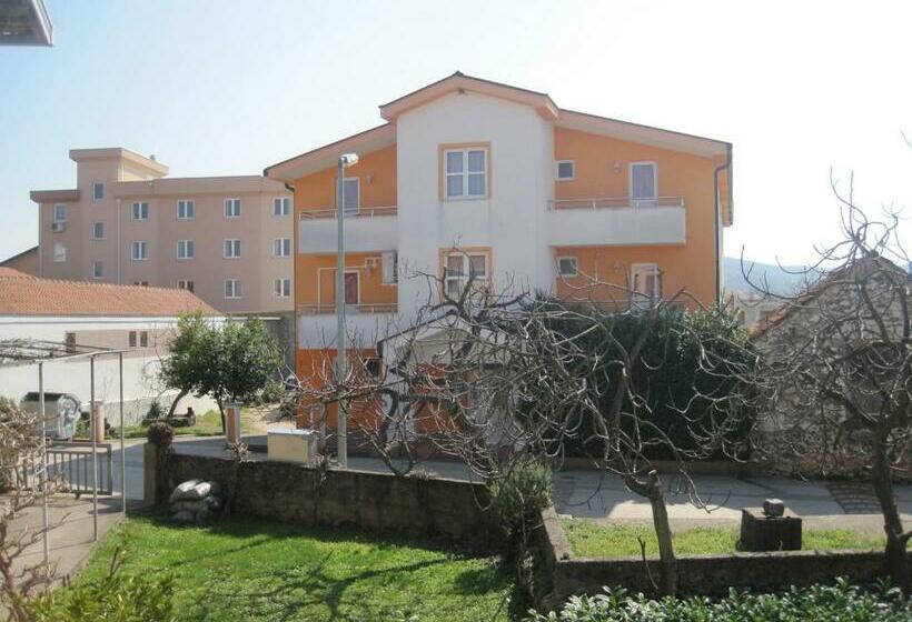 تختخواب و صبحانه Rooms Sole