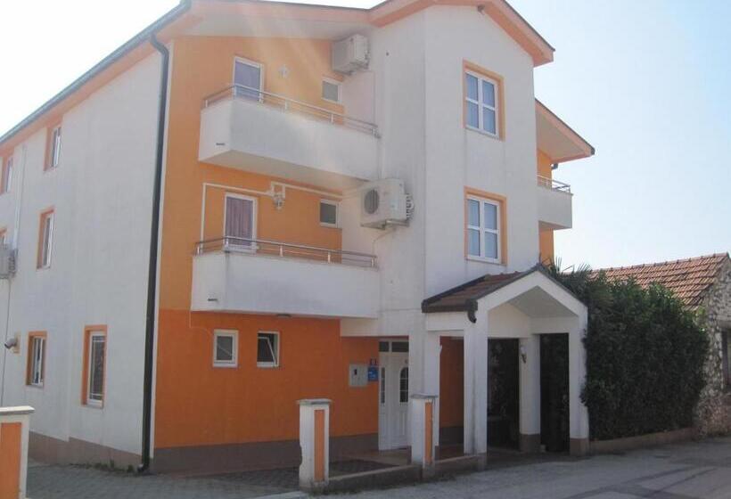 تختخواب و صبحانه Rooms Sole