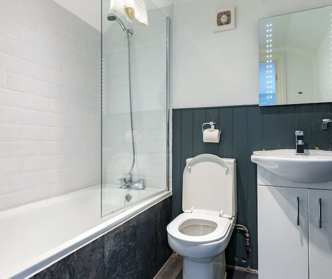 فندق Bower House