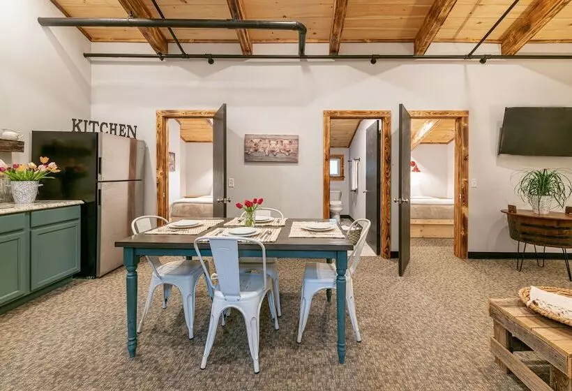 Hotelli Mad River Lodge