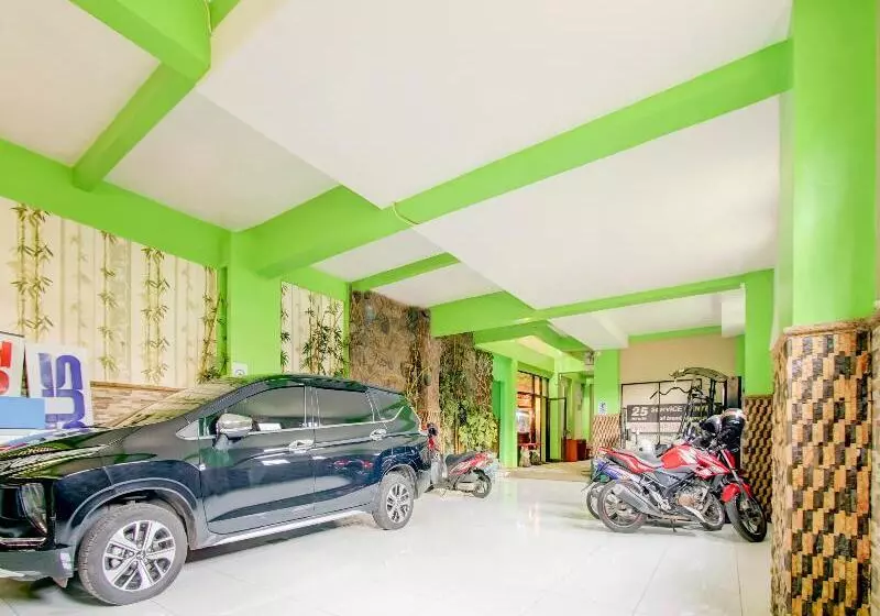ホテル Oyo Life 3103 Opo Homestay & Kost