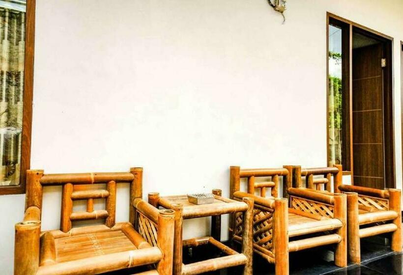 בית מלון כפרי Rudi Rooms Near Stasiun Cikarang Mitra Reddoorz