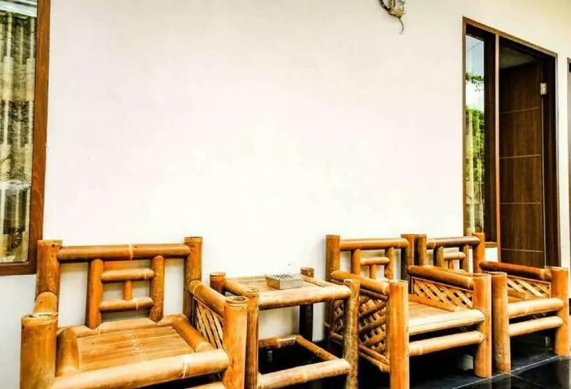 ホテル Rudi Rooms Near Stasiun Cikarang Mitra Reddoorz