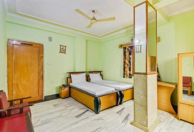 בית מלון כפרי Spot On 3054 New Center Point