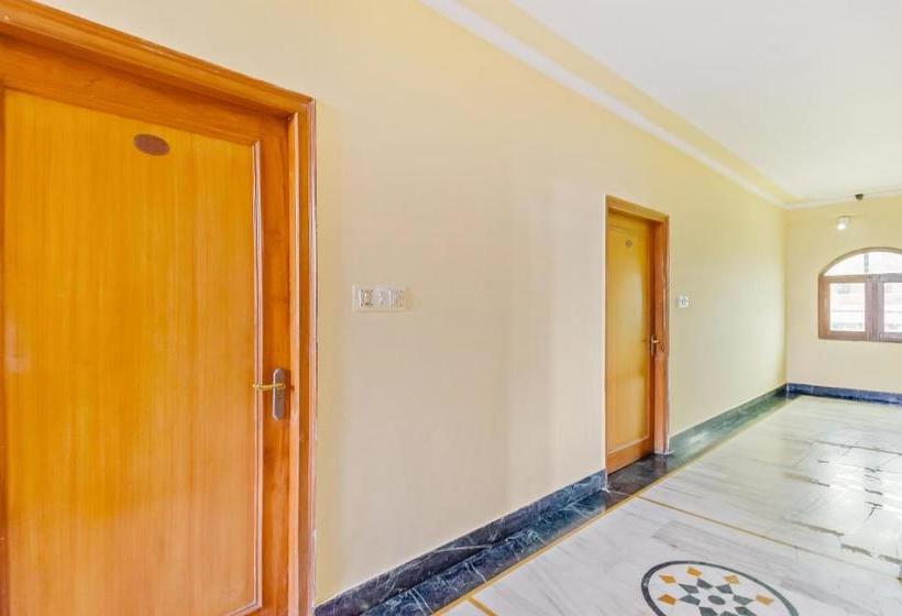 בית מלון כפרי Spot On 3054 New Center Point