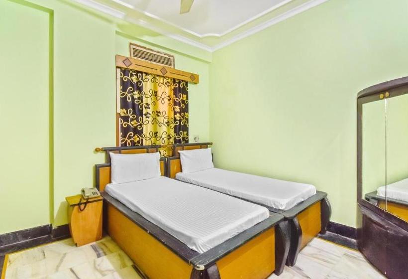 בית מלון כפרי Spot On 3054 New Center Point