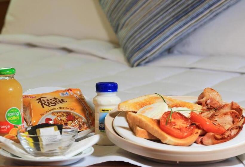 فندق على الطريق All Travellers Motor Inn