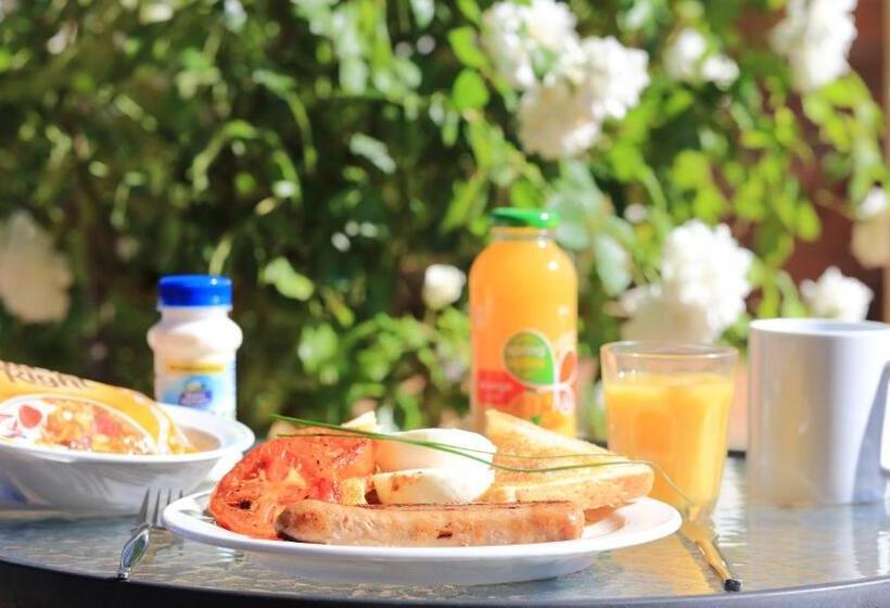 فندق على الطريق All Travellers Motor Inn