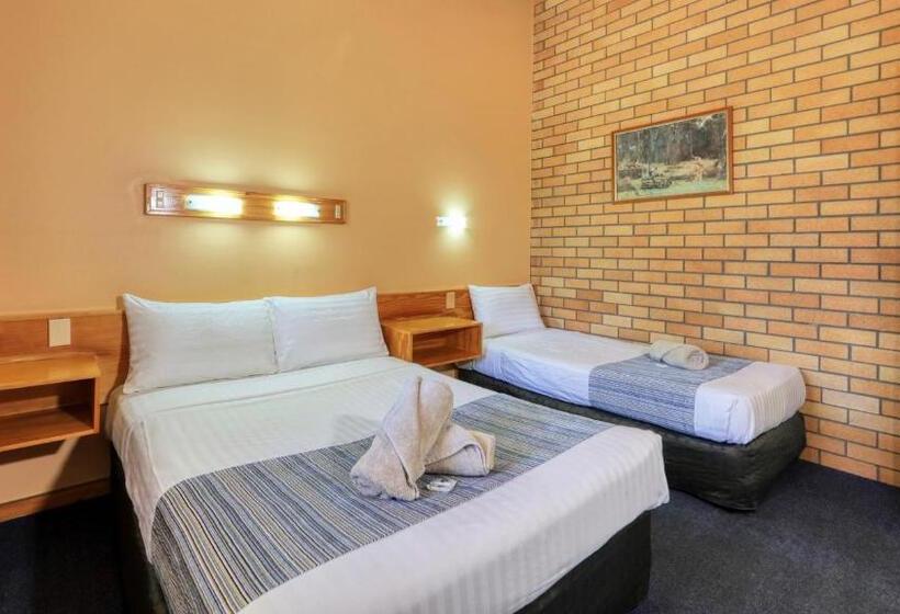 فندق على الطريق All Travellers Motor Inn