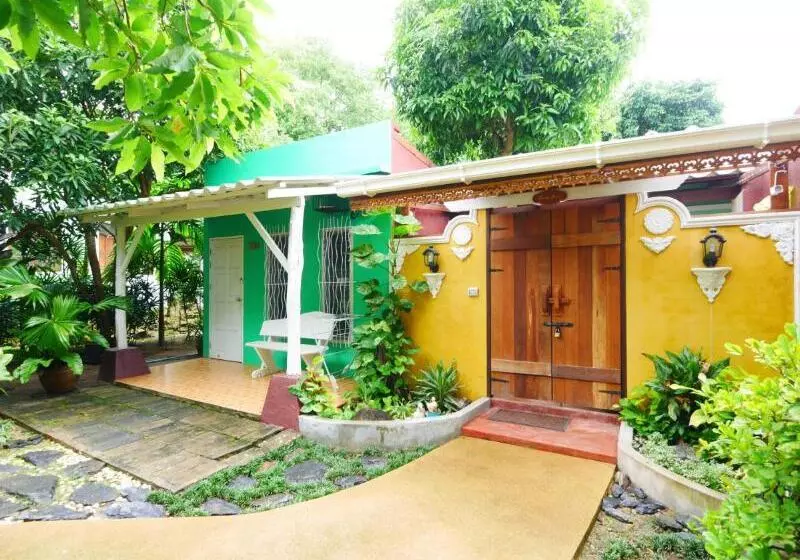 استراحتگاه Forest Bungalows & Mama S Restaurant