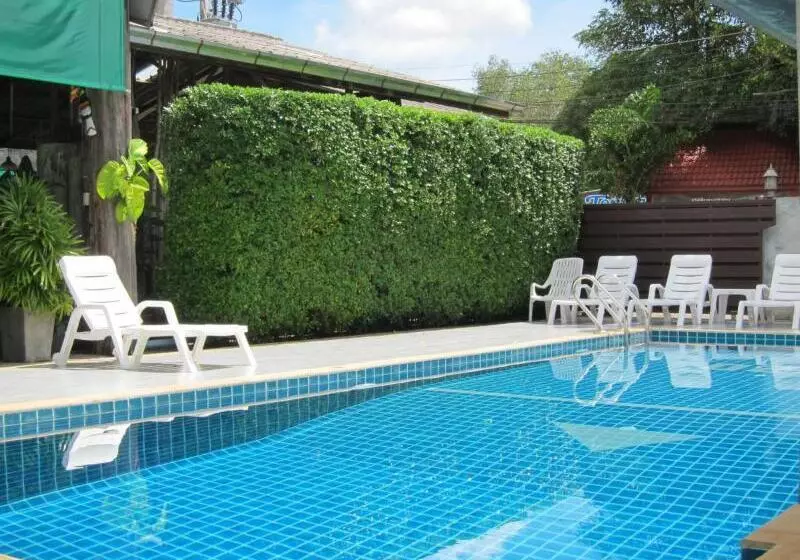 استراحتگاه Forest Bungalows & Mama S Restaurant