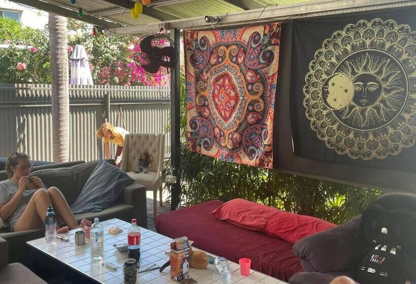 The Cozy Hostel   Motel