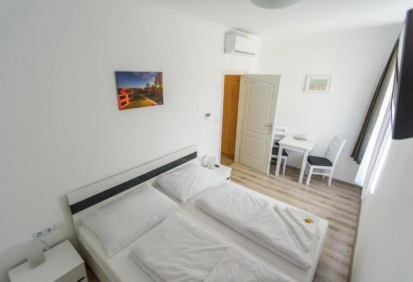 酒店 Bl Garden Panzió