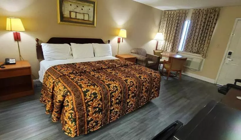 Hotelli Regency Travel Inn