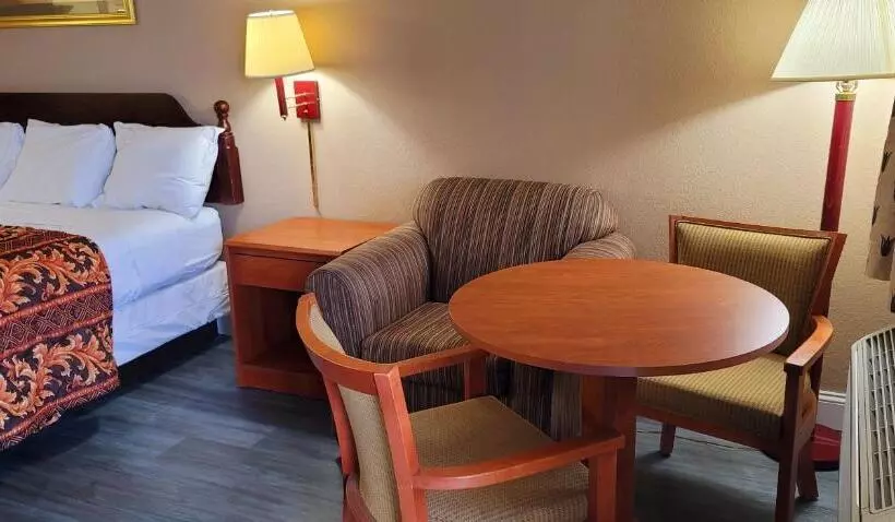 Hotelli Regency Travel Inn