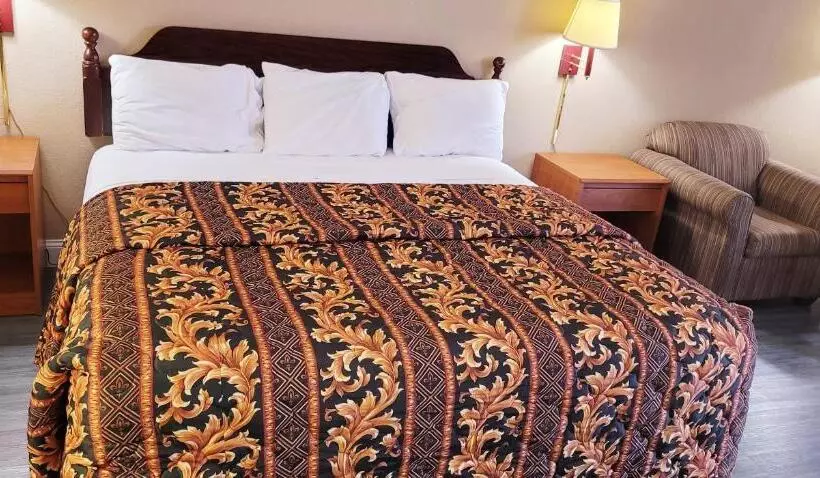 Hotelli Regency Travel Inn