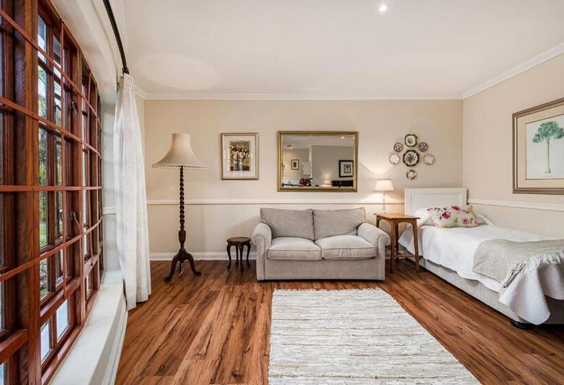 פנסיון Millbury Guest House