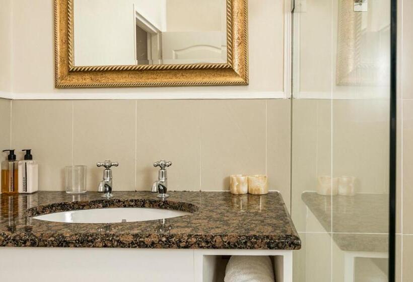 פנסיון Millbury Guest House