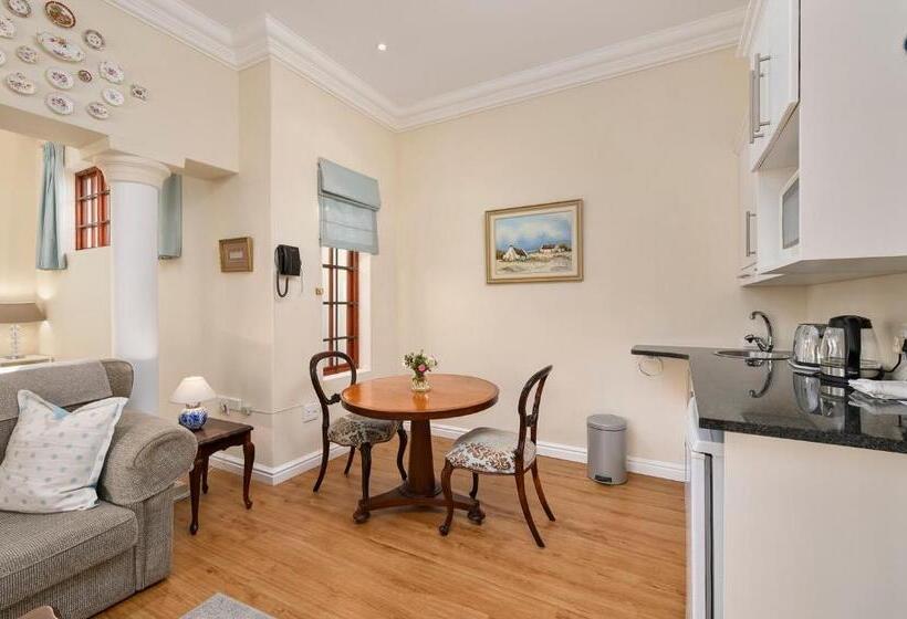 פנסיון Millbury Guest House