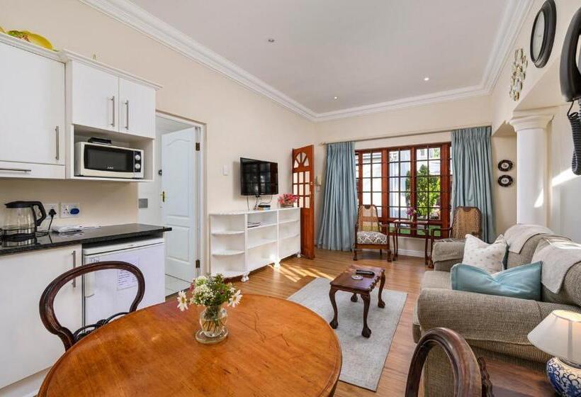 פנסיון Millbury Guest House