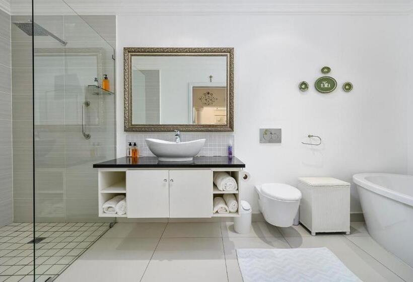 פנסיון Millbury Guest House