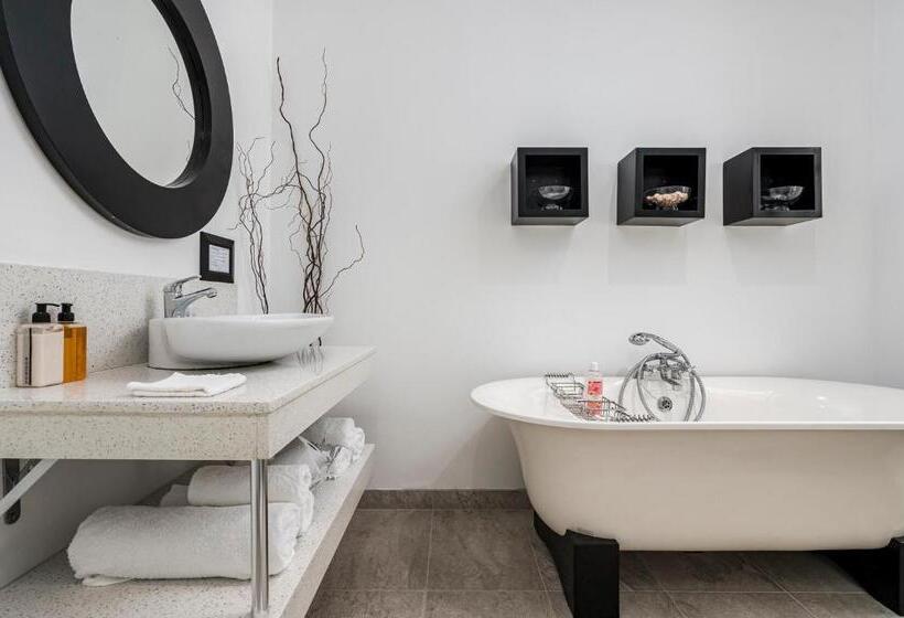 פנסיון Millbury Guest House