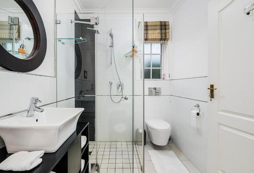 פנסיון Millbury Guest House