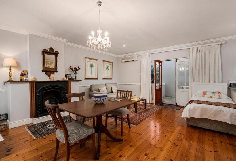 פנסיון Millbury Guest House