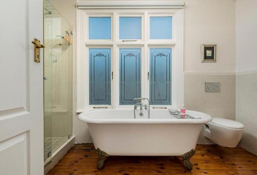 פנסיון Millbury Guest House