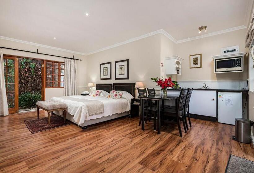 פנסיון Millbury Guest House