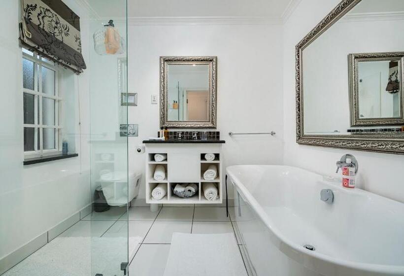 פנסיון Millbury Guest House