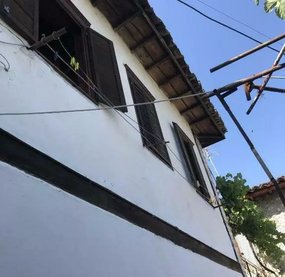 پانسیون Tomor Shehu Guest House