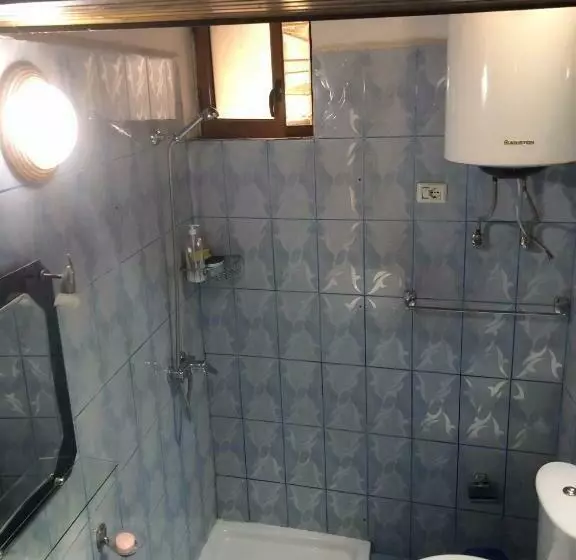 پانسیون Tomor Shehu Guest House