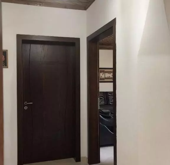 پانسیون Tomor Shehu Guest House