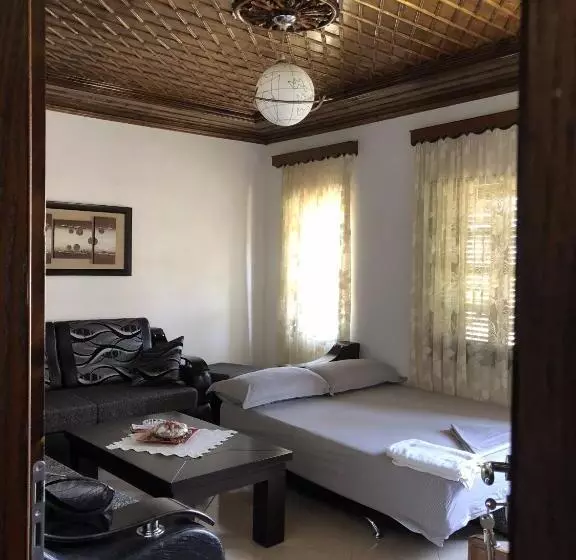 پانسیون Tomor Shehu Guest House