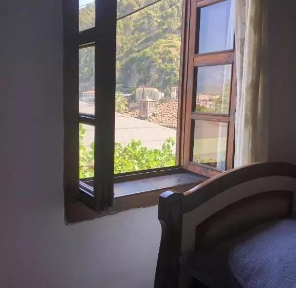 پانسیون Tomor Shehu Guest House