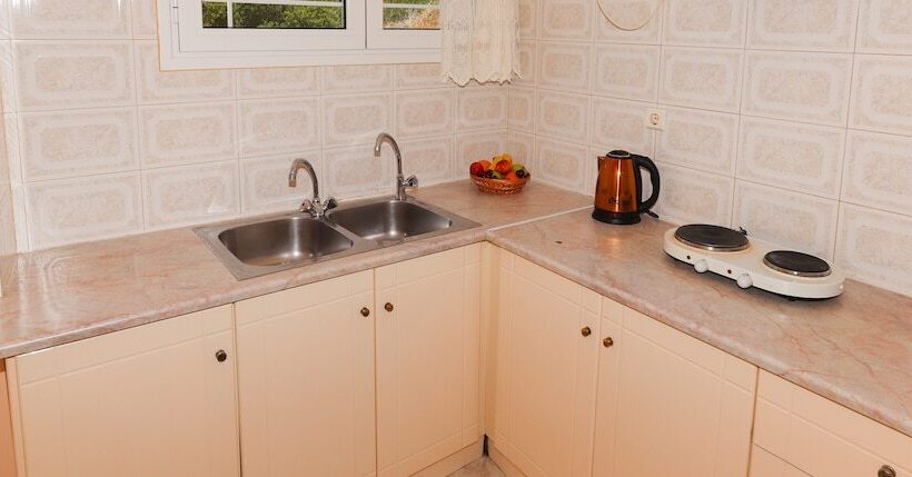 בית מלון כפרי Angela