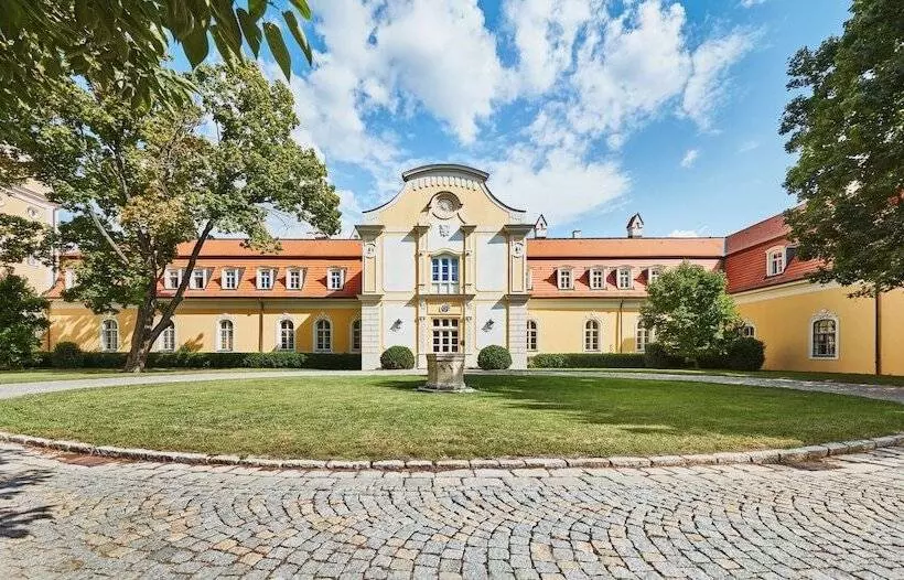 Hotelli Château Bela