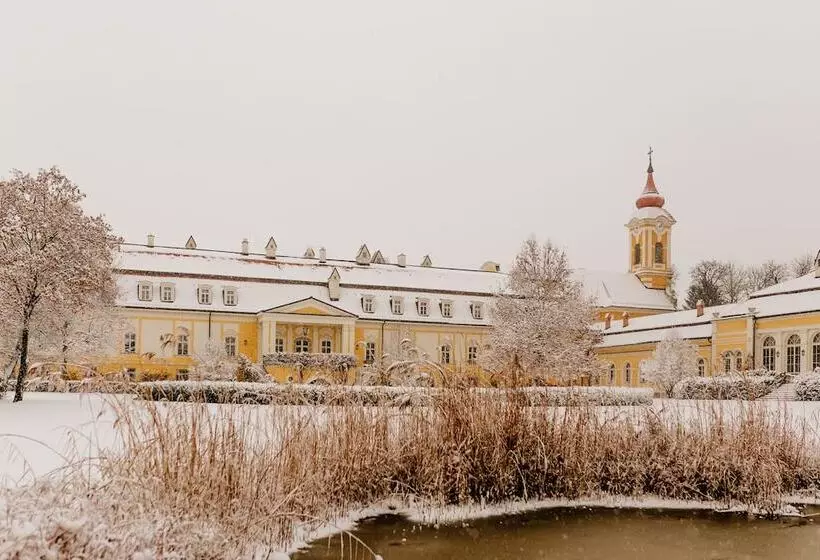 Hotelli Château Bela